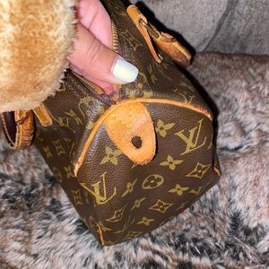 A used Louis Vuitton speedy 25 Date code: TH0074